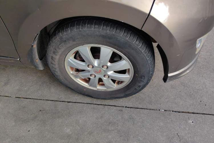 Used Wuling Hongguang 2014 1.5L S Standard Version Right Front Wheel Hub