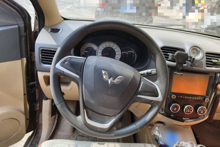 Used Wuling Hongguang 2014 1.5L S Luxury Model Steering Wheel