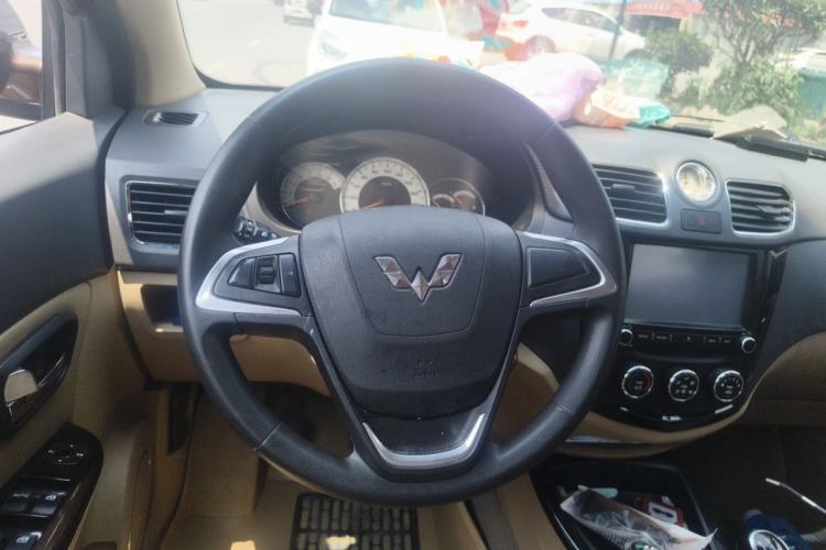 Used Wuling Hongguang 2014 1.5L S Luxury Model Steering Wheel