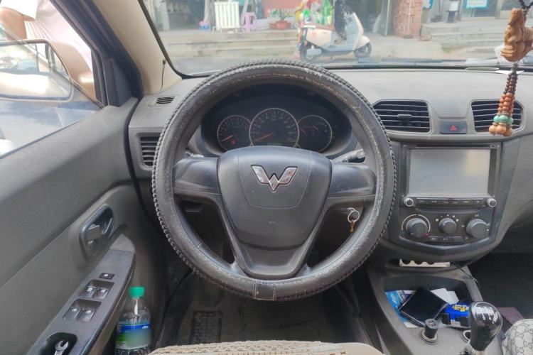 Used Wuling Hongguang 2014 1.5L Standard Version Steering Wheel