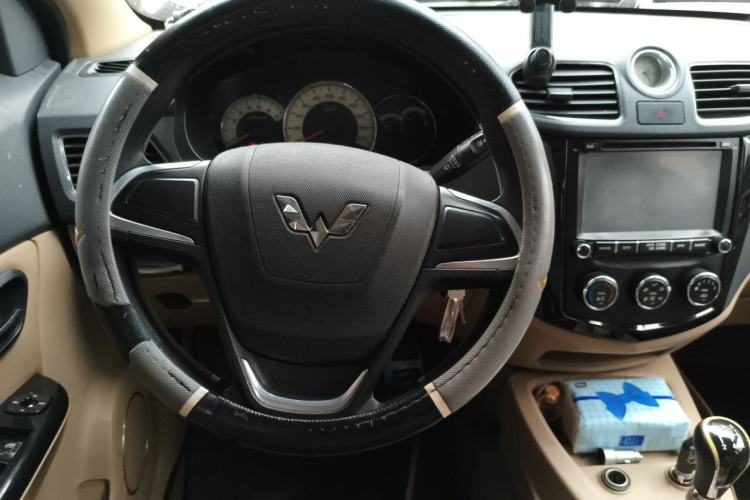 Used Wuling Hongguang 2014 1.5L S Comfort Model Steering Wheel