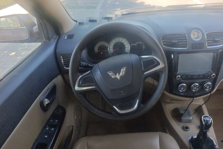 Used Wuling Hongguang 2014 1.5L S Standard Version Steering Wheel