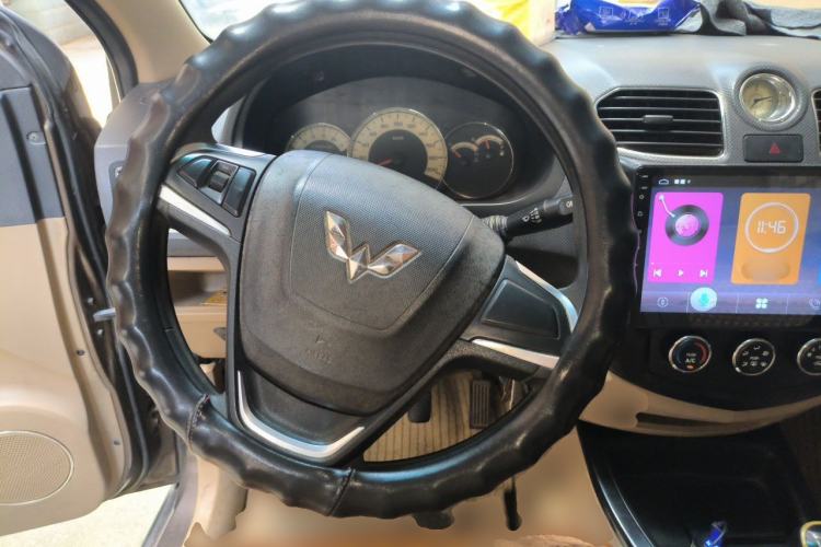 Used Wuling Hongguang 2014 1.5L S Luxury Model Steering Wheel
