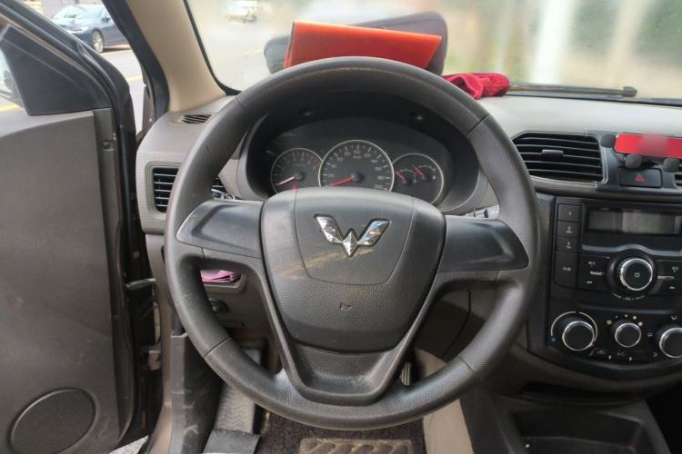 Used Wuling Hongguang 2014 1.5L S Standard Version Steering Wheel