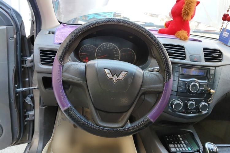 Used Wuling Hongguang 2014 1.2L S Standard Version China IV Standard Steering Wheel