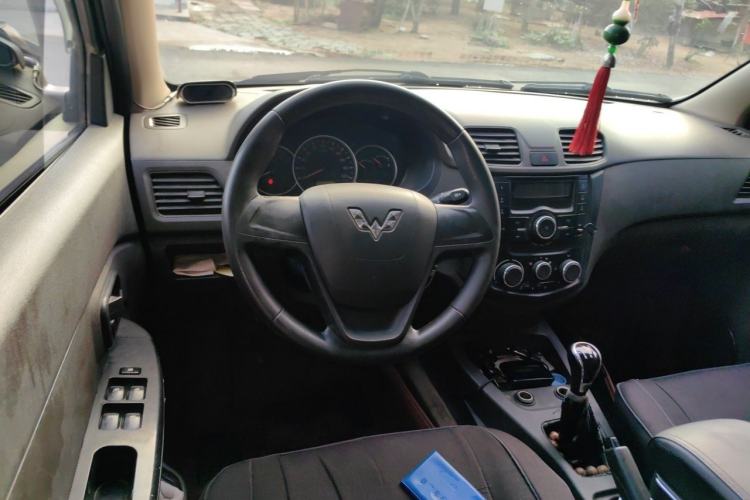 Used Wuling Hongguang 2014 1.5L S Standard Version Steering Wheel
