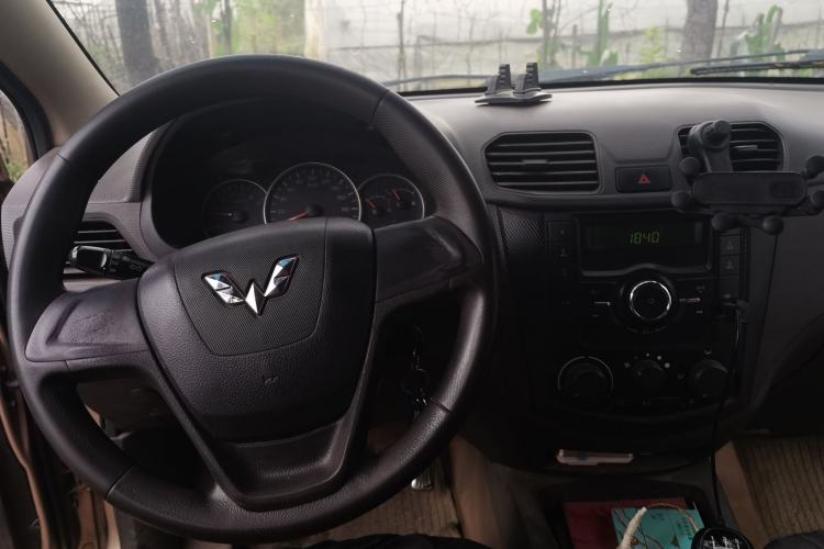 Used Wuling Hongguang 2014 1.2L Base Model China IV Steering Wheel