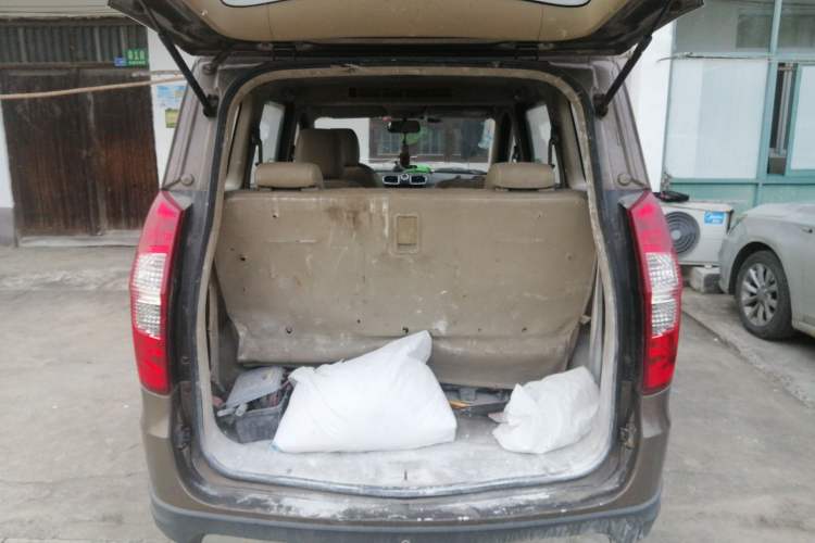 Used Wuling Hongguang 2014 1.5L S Comfort Model Trunk