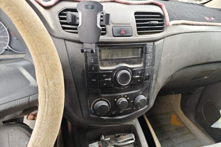 Used Wuling Hongguang 2014 1.5L Standard Version Audio And AC Panel