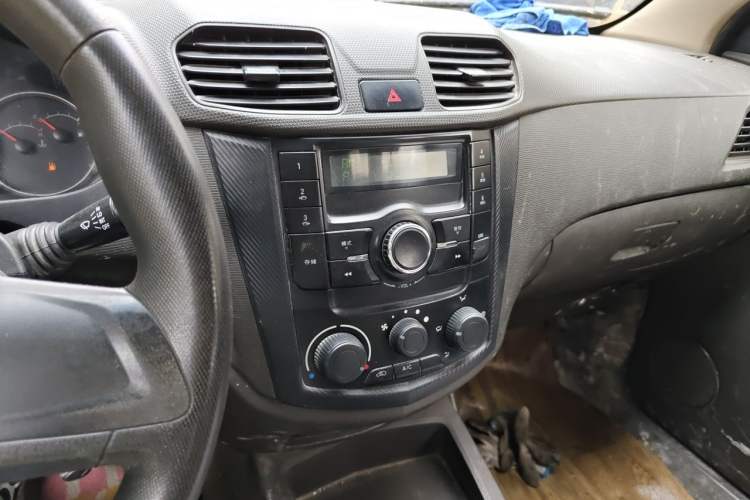 Used Wuling Hongguang 2014 1.2L Base Model China IV Audio And AC Panel