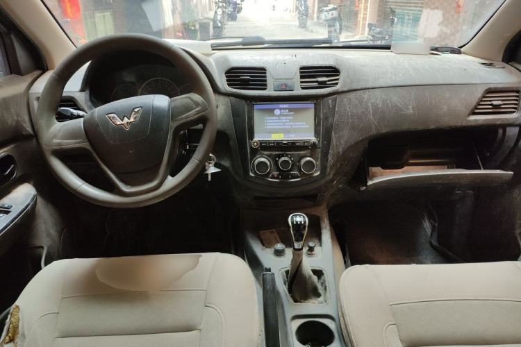 Used Wuling Hongguang 2014 1.5L S Standard Version Center Console