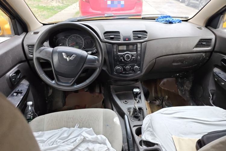 Used Wuling Hongguang 2014 1.2L Base Model China IV Center Console