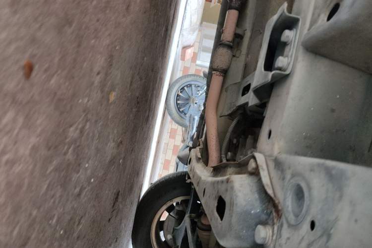 Used Wuling Hongguang 2014 1.5L S Standard Version Chassis Front Right