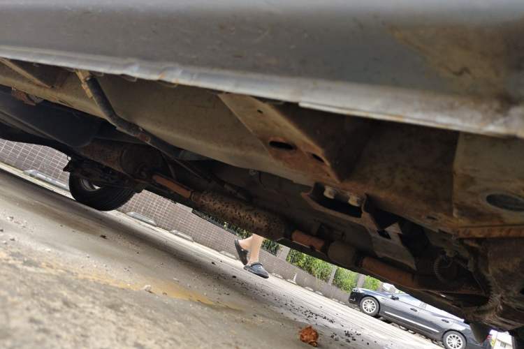 Used Wuling Hongguang 2014 1.5L Standard Version Chassis Front Right
