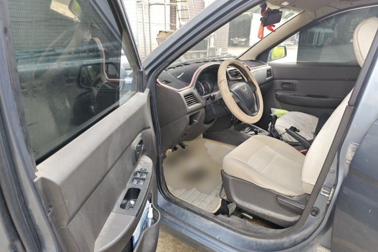 Used Wuling Hongguang 2014 1.5L Standard Version Driver Seat