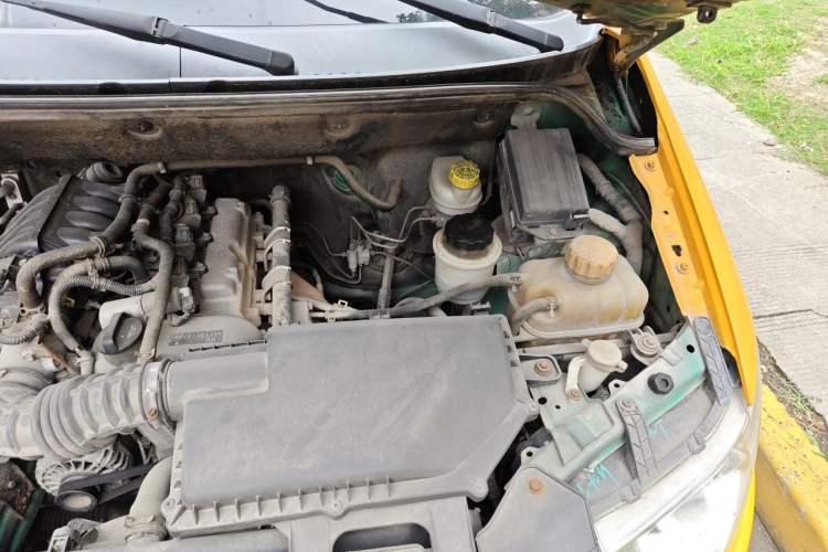 Used Wuling Hongguang 2014 1.2L Base Model China IV Engine Bay Left