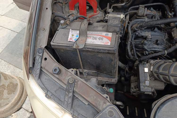 Used Wuling Hongguang 2014 1.5L S Standard Version Engine Bay Right