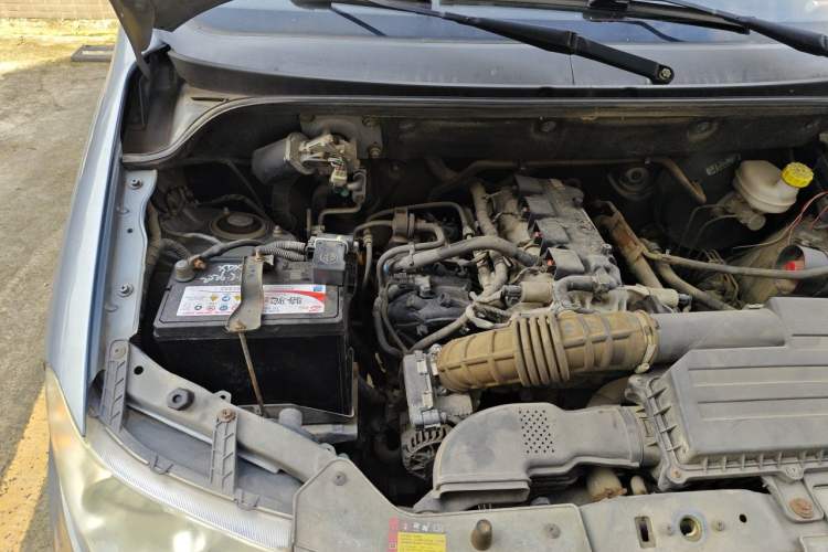 Used Wuling Hongguang 2014 1.5L Standard Version Engine Bay Right