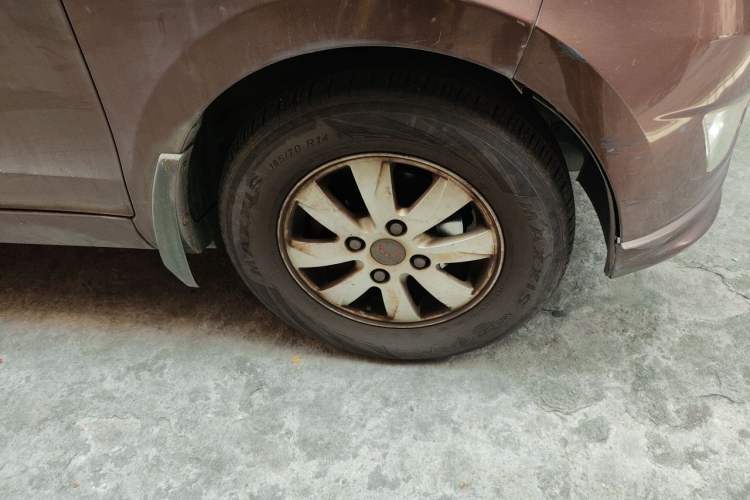 Used Wuling Hongguang 2014 1.5L S Standard Version Right Front Wheel Hub