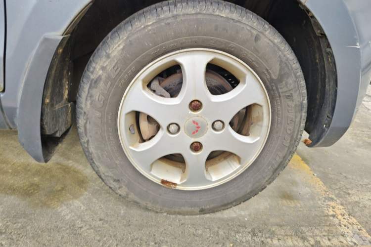Used Wuling Hongguang 2014 1.5L Standard Version Right Front Wheel Hub
