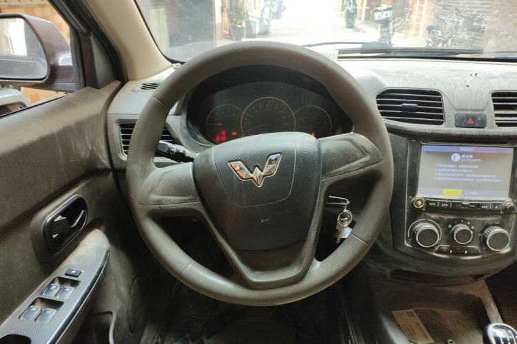 Used Wuling Hongguang 2014 1.5L S Standard Version Steering Wheel