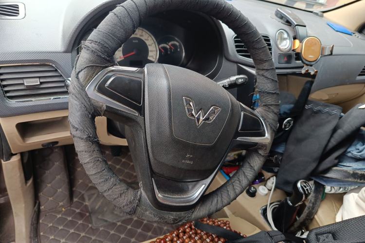 Used Wuling Hongguang 2014 1.5L S Standard Version Steering Wheel