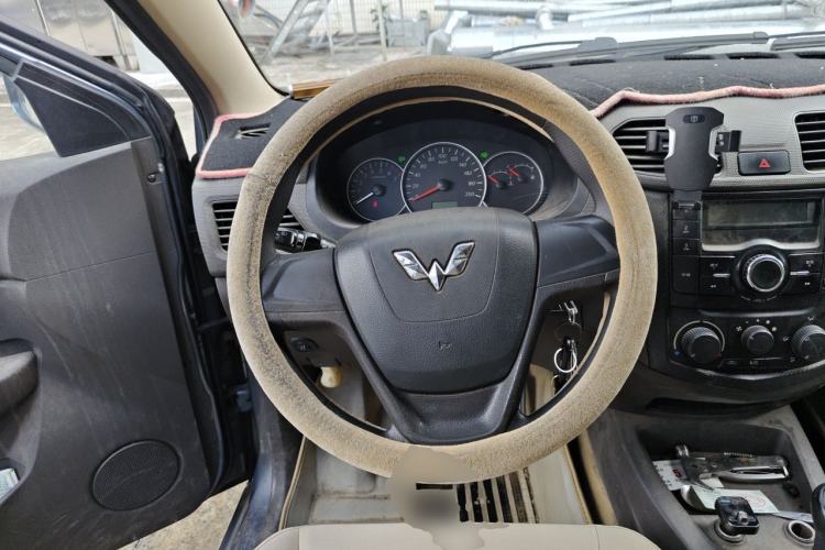 Used Wuling Hongguang 2014 1.5L Standard Version Steering Wheel