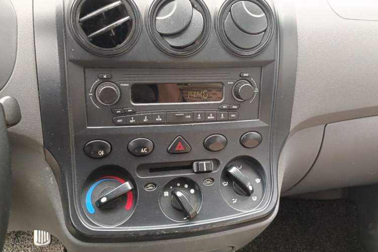 Used Wuling Hongguang 2014 1.2L Base Model China IV Audio And AC Panel