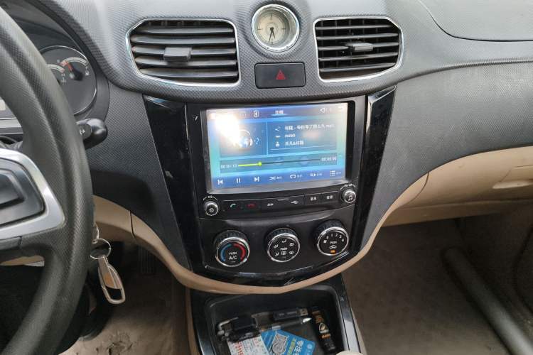 Used Wuling Hongguang 2014 1.5L S Luxury Model Audio And AC Panel