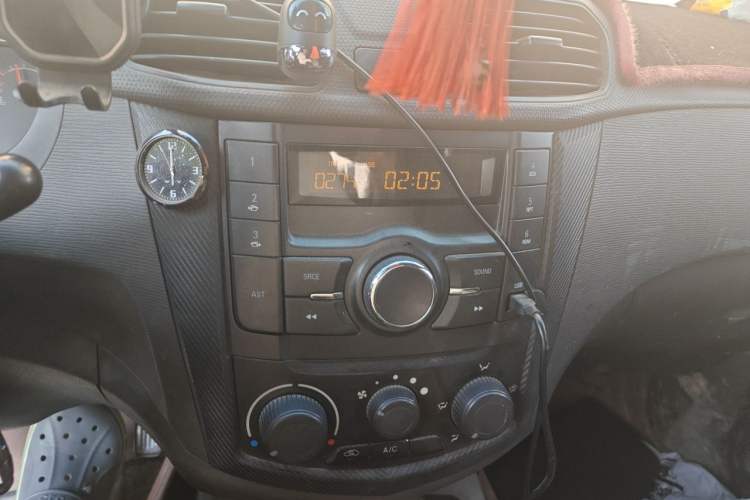 Used Wuling Hongguang 2014 1.2L Base Model China IV Audio And AC Panel