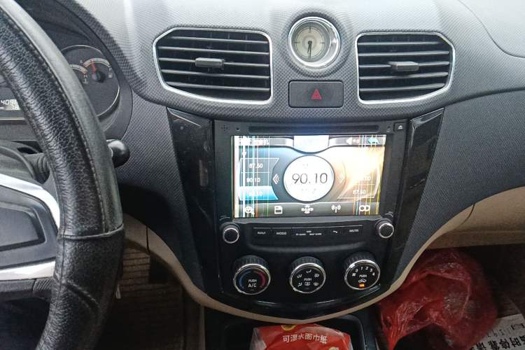 Used Wuling Hongguang 2014 1.5L S Luxury Model Audio And AC Panel