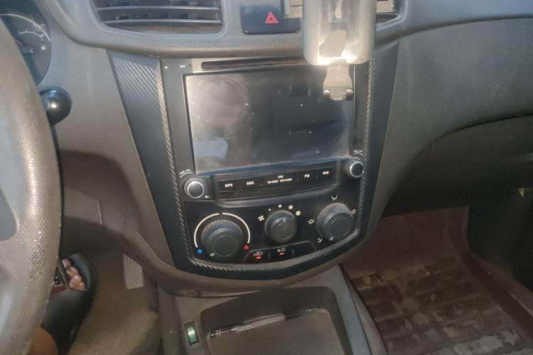 Used Wuling Hongguang 2014 1.5L Base Version Audio And AC Panel