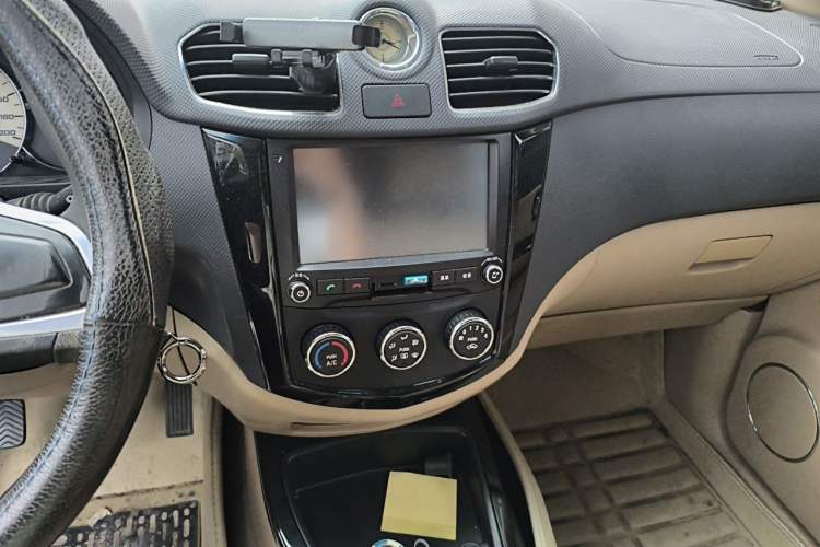 Used Wuling Hongguang 2014 1.5L S Luxury Model Audio And AC Panel
