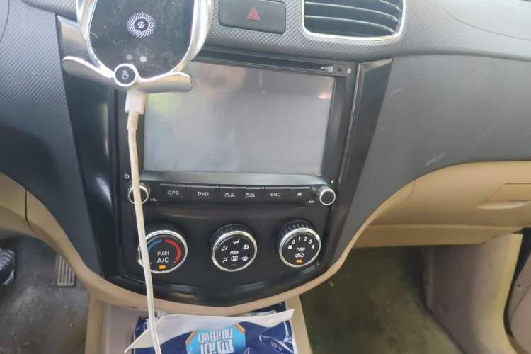 Used Wuling Hongguang 2014 1.5L S Luxury Model Audio And AC Panel