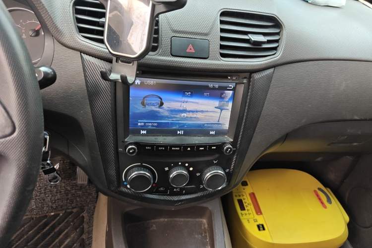 Used Wuling Hongguang 2014 1.5L S Standard Version Audio And AC Panel