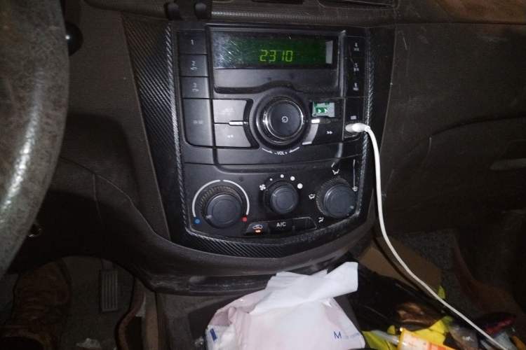 Used Wuling Hongguang 2014 1.2L Standard Model China IV Audio And AC Panel