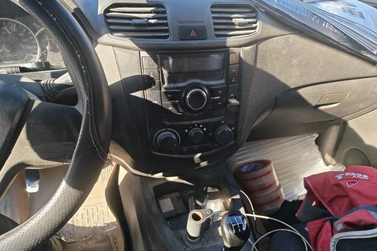 Used Wuling Hongguang 2014 1.2L Standard Model China IV Audio And AC Panel