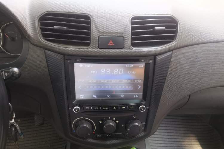 Used Wuling Hongguang 2014 1.5L Standard Version Audio And AC Panel