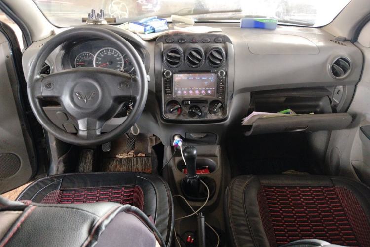 Used Wuling Hongguang 2014 1.5L Base Version Center Console