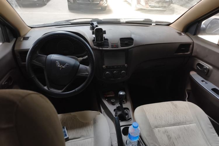 Used Wuling Hongguang 2014 1.5L Base Version Center Console
