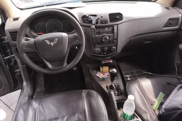 Used Wuling Hongguang 2014 1.2L Base Model China IV Center Console