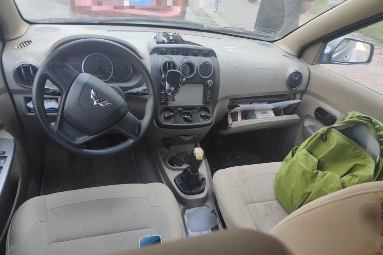 Used Wuling Hongguang 2014 1.2L Base Model China IV Center Console