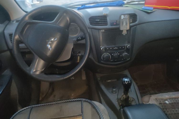 Used Wuling Hongguang 2014 1.5L Base Version Center Console