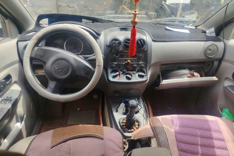 Used Wuling Hongguang 2014 1.2L Base Model China IV Center Console