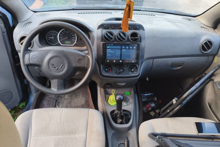Used Wuling Hongguang 2014 1.5L Base Version Center Console