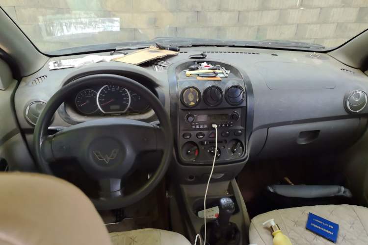 Used Wuling Hongguang 2014 1.2L Base Model China IV Center Console