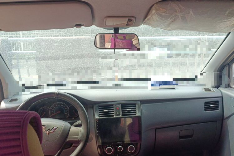 Used Wuling Hongguang 2014 1.2L Base Model China IV Center Console
