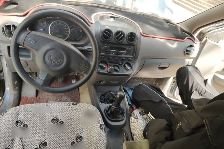 Used Wuling Hongguang 2014 1.2L Base Model China IV Center Console