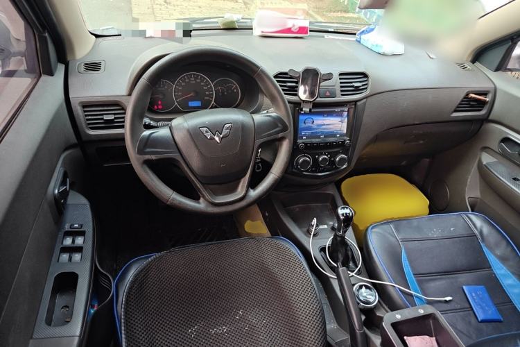 Used Wuling Hongguang 2014 1.5L S Standard Version Center Console