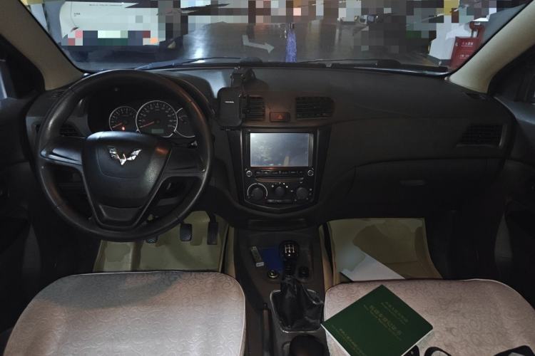 Used Wuling Hongguang 2014 1.5L Standard Version Center Console